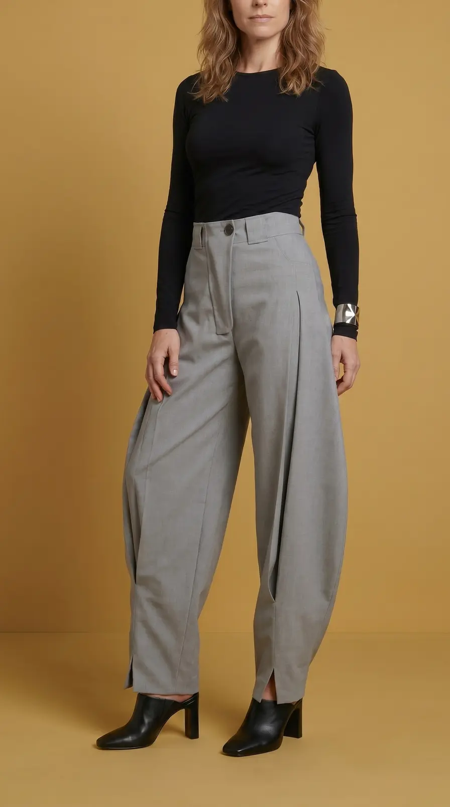 Pantalones plisados de talle alto y pernera ancha — Front View Mid Body