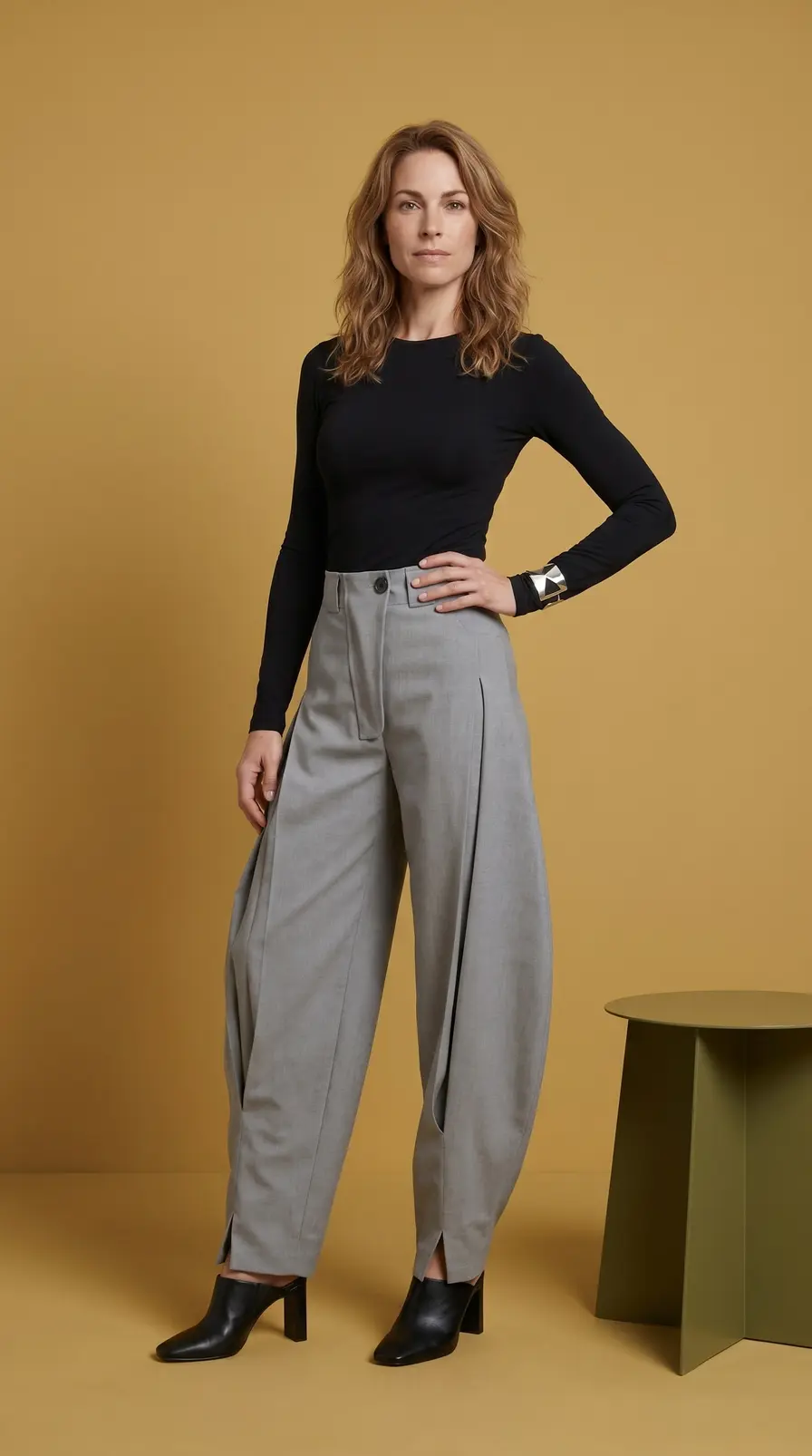 Pantalones plisados de talle alto y pernera ancha