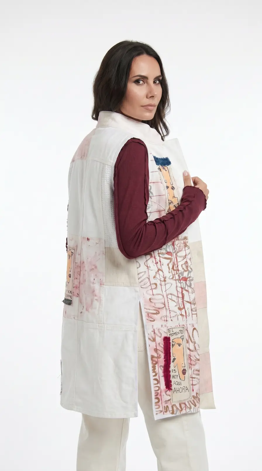Chaleco largo de patchwork artístico — Front View Mid Body