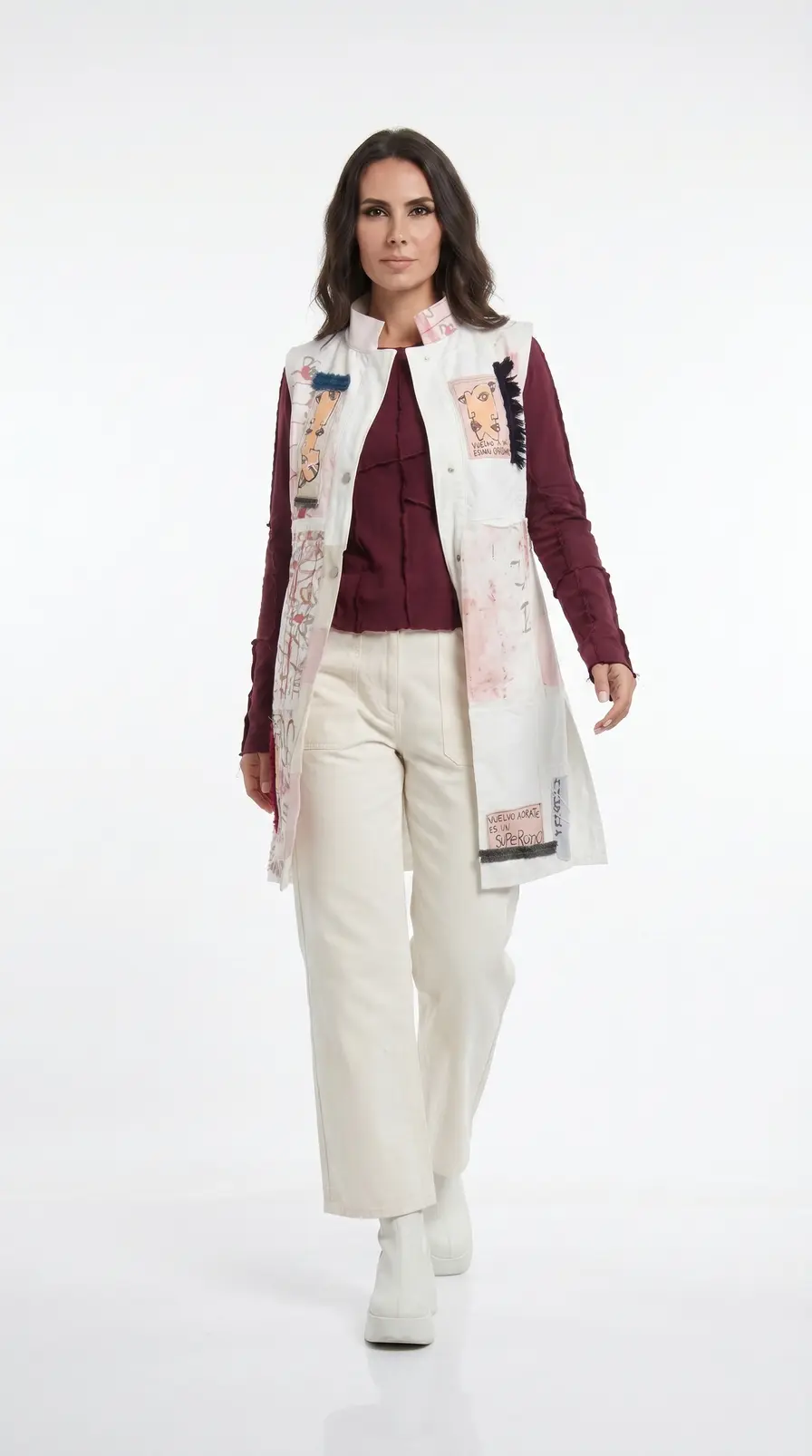 Chaleco largo de patchwork artístico — Front View Full Body Dynamic