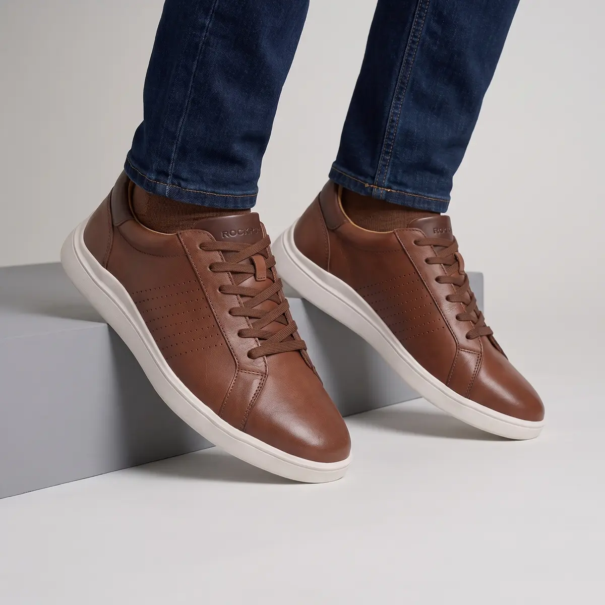 Zapatilla de cuero marrón con cordones — Detail Footwear Ankle Crop