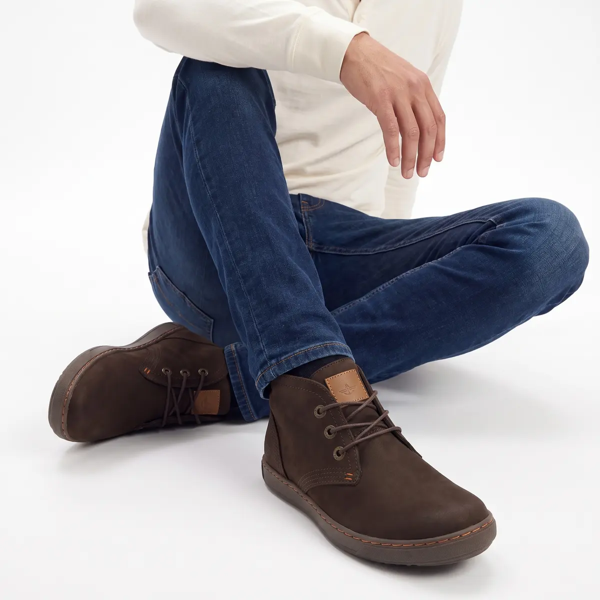 Detail Footwear Seated Crouch