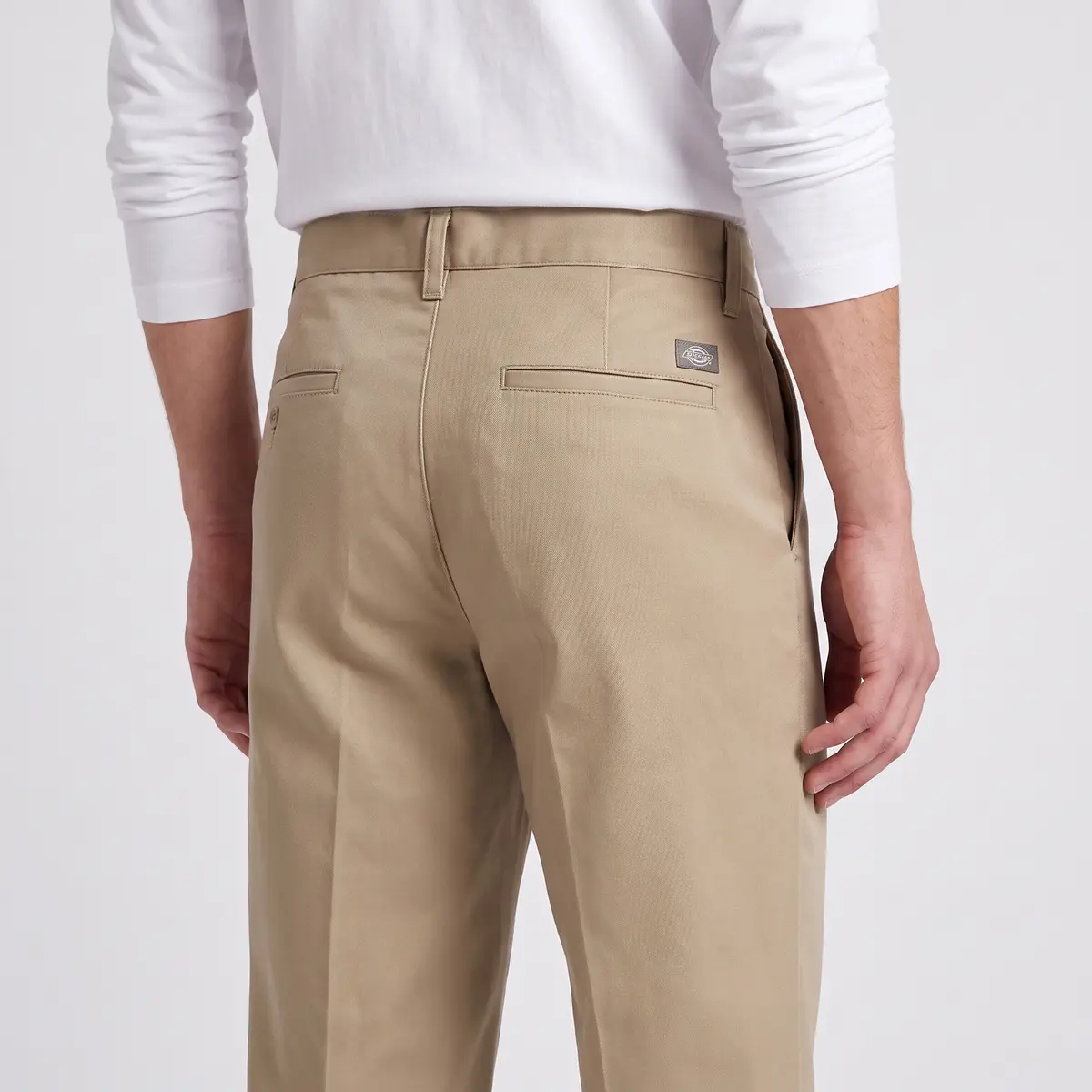Pantalones Chinos de Corte Recto Color Caqui — Detail Back Loop Belt
