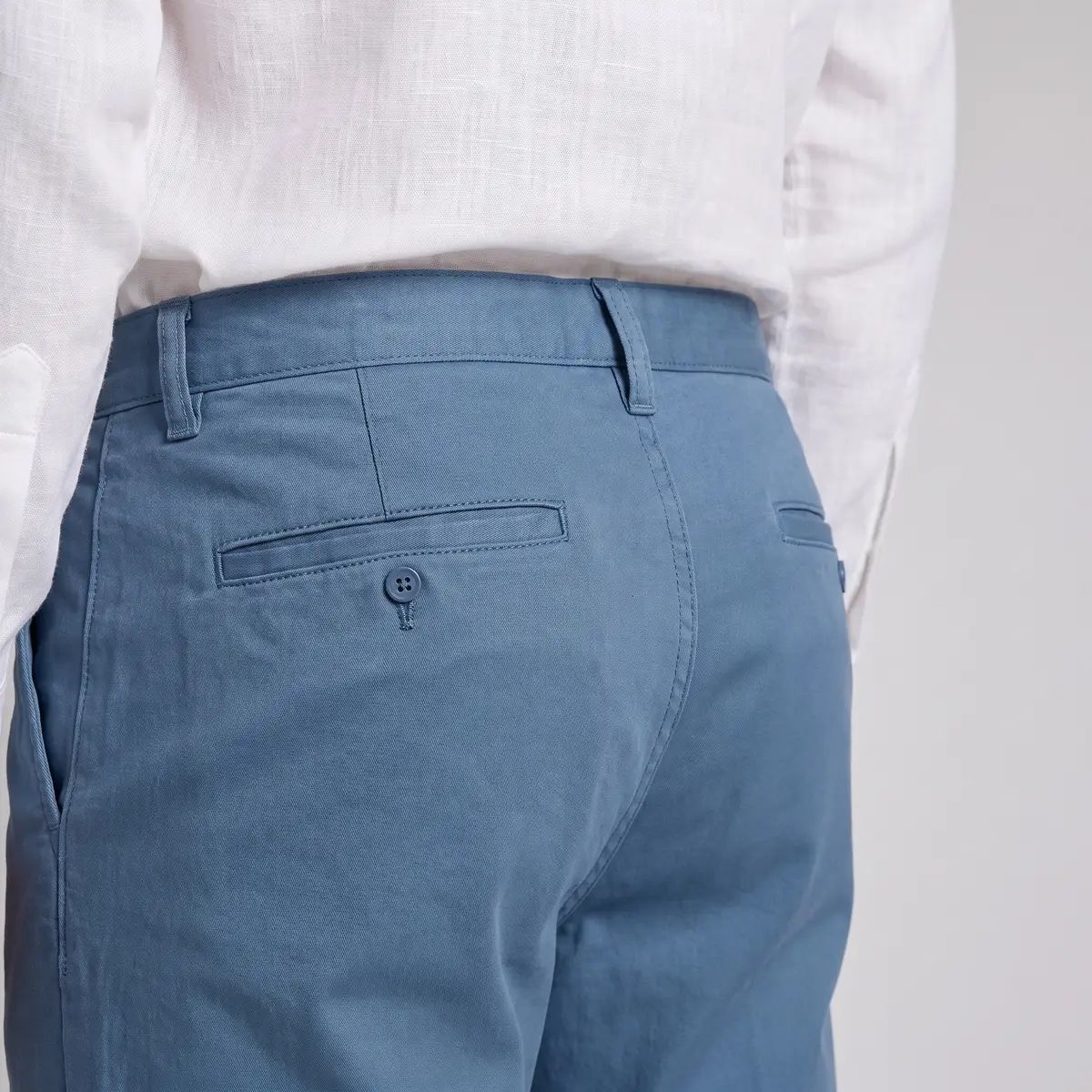 Pantalones chinos azules de pierna recta — Detail Back Loop Belt
