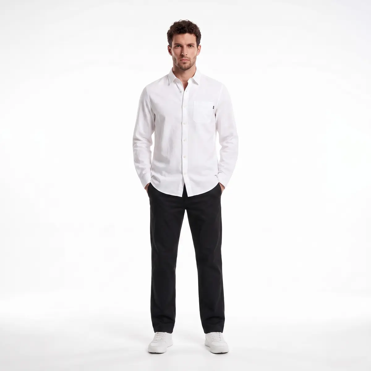 Pantalones chinos negros de corte clásico y frente plano para hombre
