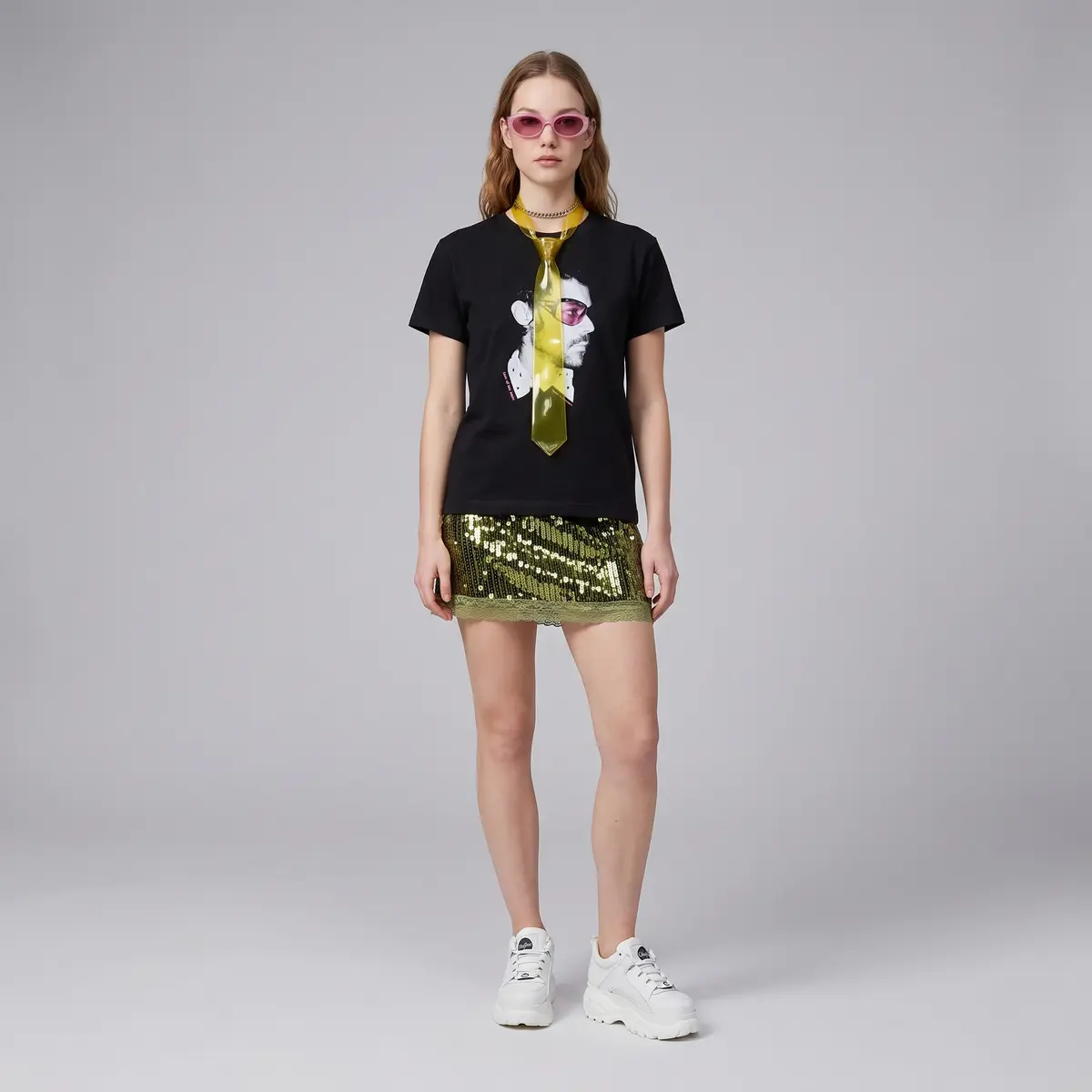 Camiseta negra con gráfico de retrato